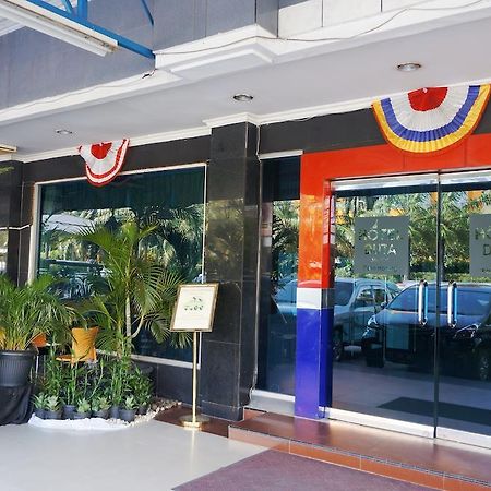 Hotel Duta パレンバン エクステリア 写真