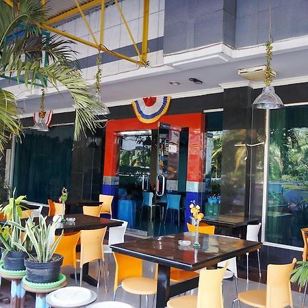 Hotel Duta パレンバン エクステリア 写真