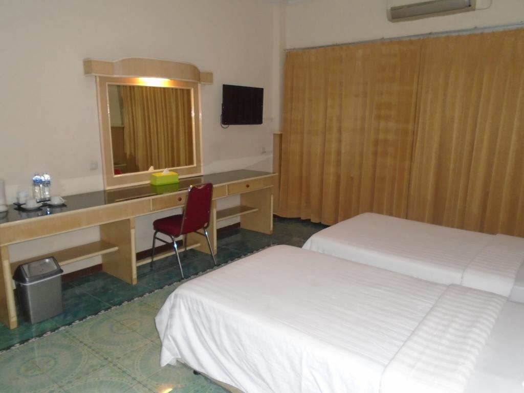 Hotel Duta パレンバン エクステリア 写真