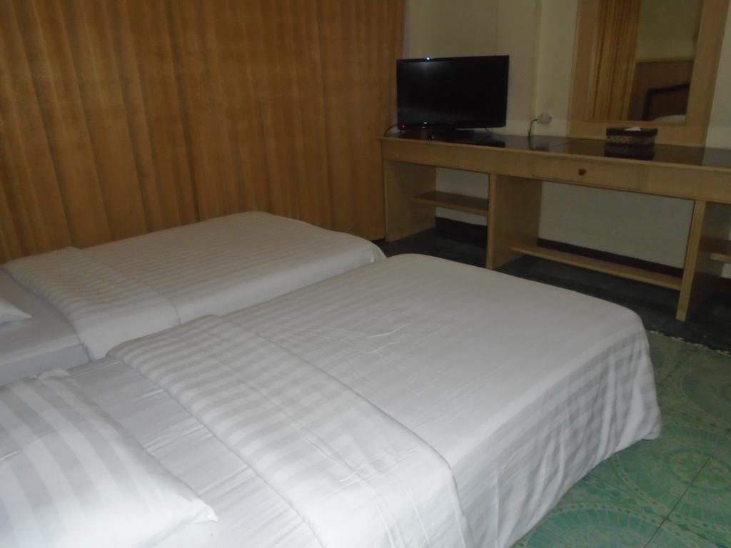 Hotel Duta パレンバン エクステリア 写真