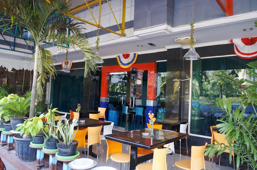 Hotel Duta パレンバン エクステリア 写真